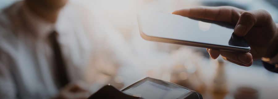 Безконтактний мобільний платіж через смартфон